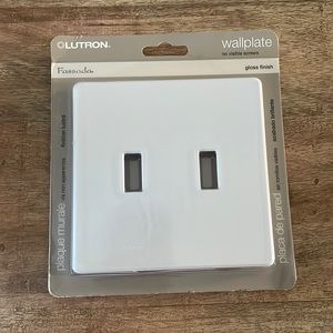 Lutron  Fassada 2-Gang Standard Screwless Toggle Wall Plate, White